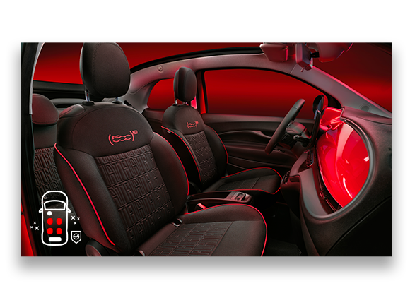 Sorte seter med røde kontrastsømmer i Fiat 500 RED